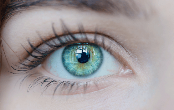 A green eye
